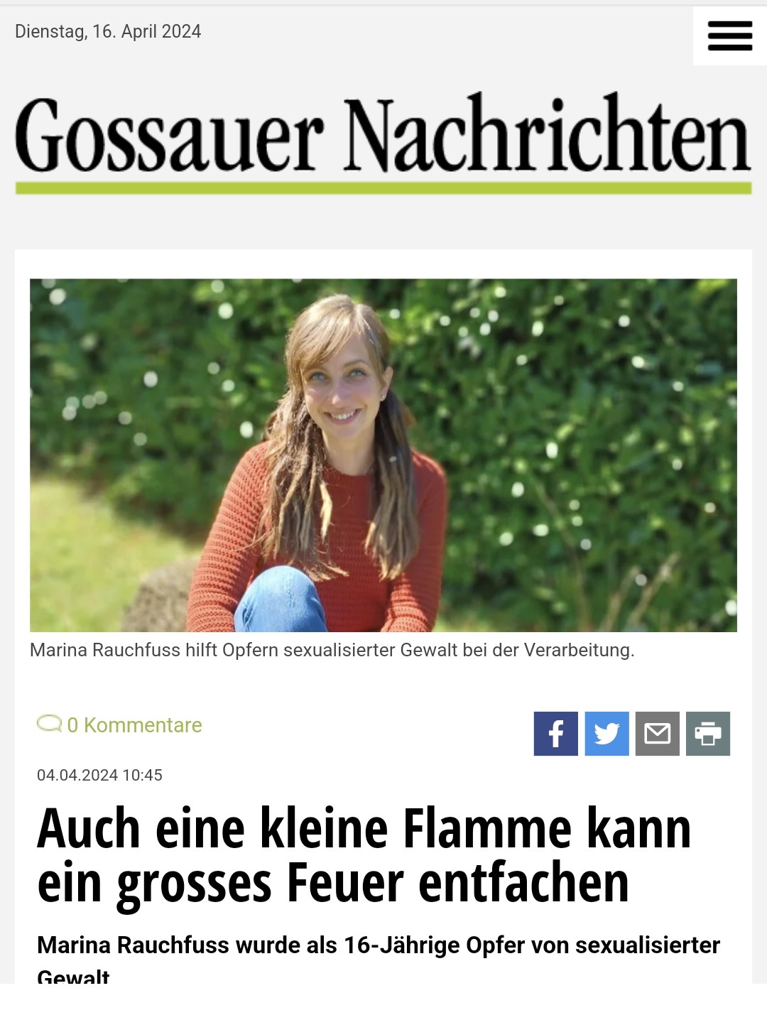 Auf einem Tisch ist das Kursbuch und die sieben verschiedenen Heilsteine